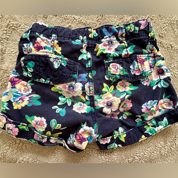 🌺 OshKosh B’gosh Girls Navy Floral Shorts | Size 5 - Picture 6 of 7